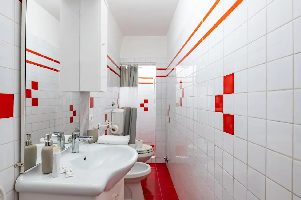 Sant'Ambrogio Central Apt: Your Florence Hideaway Italy